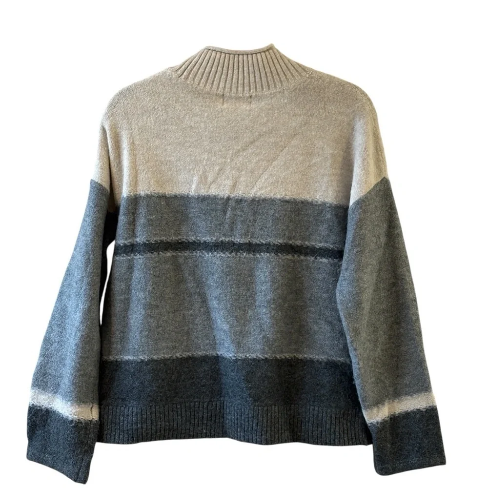 Universal Thread Cream Gray Mock Neck Sweater Size Small